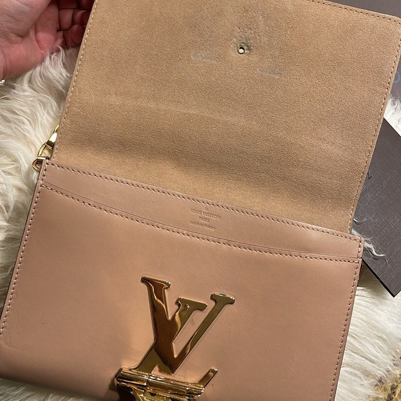 This LV Louise Chain GM in Beige,beautiful and 100% authentic. Perfect condition - Picture 4 of 12